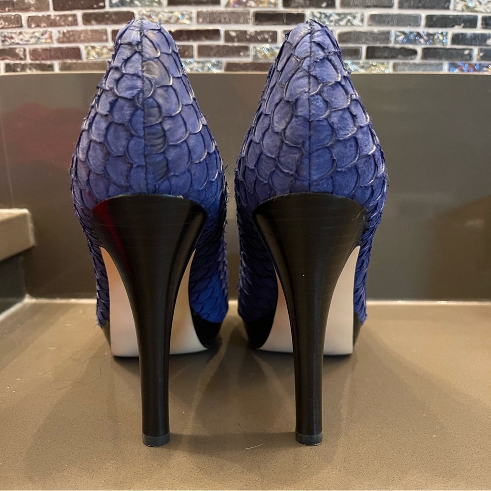 Calvin Klein Kendall Cobalt Blue Textured Scale Platform High Heels | Size 6.5 - Picture 3 of 5